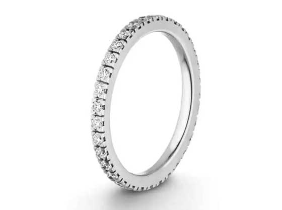 Jeder Brillant symbolisiert eine kostbare Erinnerung, die für immer im Herzen leuchten wird - Trauring mit Brillanten im Memoire-Stil