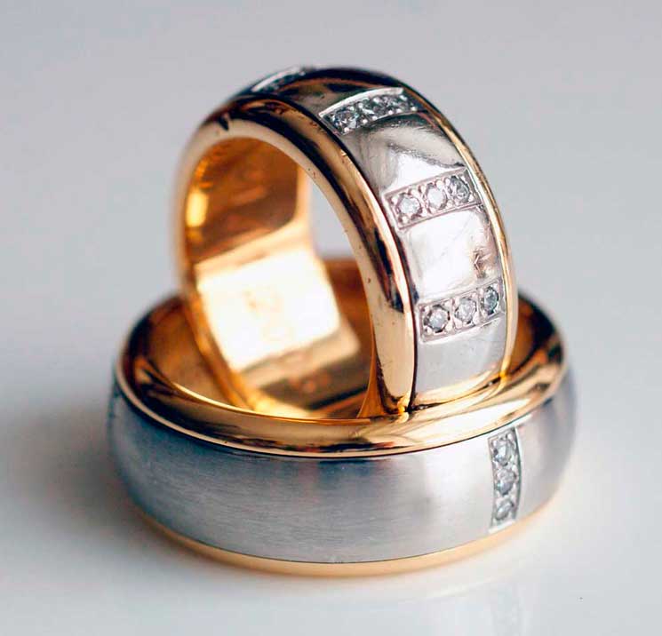 Technisch Anspruchsvolle Trauringe mit Geheimfach